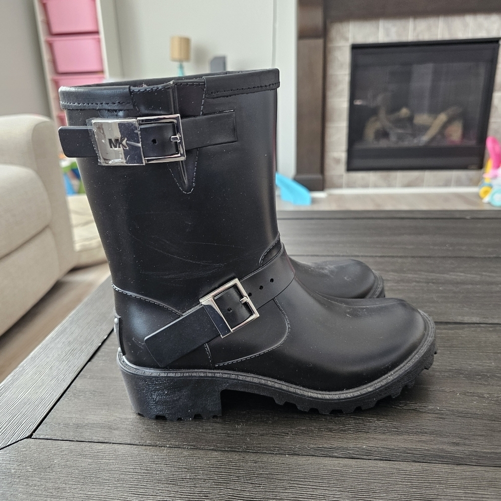 Michael Kors Davenport Rain Bootie - Picture 5 of 9